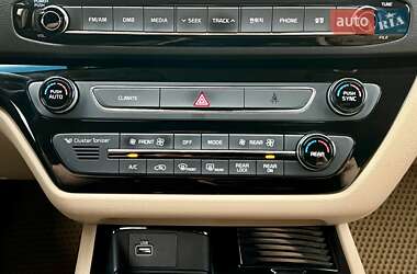 Мінівен Kia Carnival 2017 в 