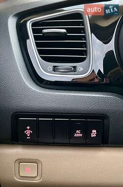 Мінівен Kia Carnival 2017 в 