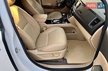 Мінівен Kia Carnival 2017 в 