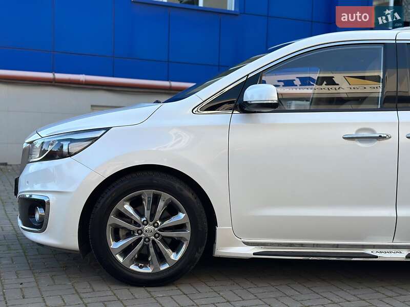 Мінівен Kia Carnival 2017 в Одесі