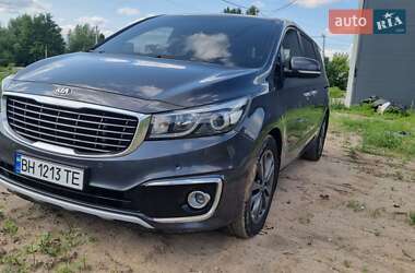 Минивэн Kia Carnival 2015 в Киеве