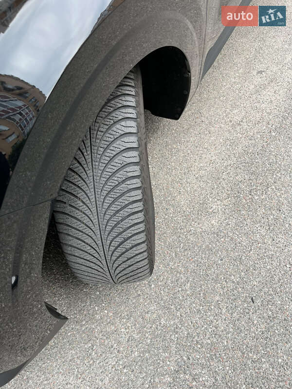 Минивэн Kia Carnival 2021 в Киеве