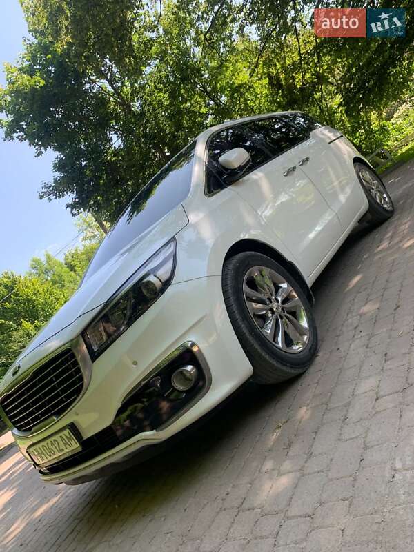 Минивэн Kia Carnival 2017 в Киеве