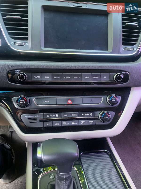 Минивэн Kia Carnival 2017 в Киеве