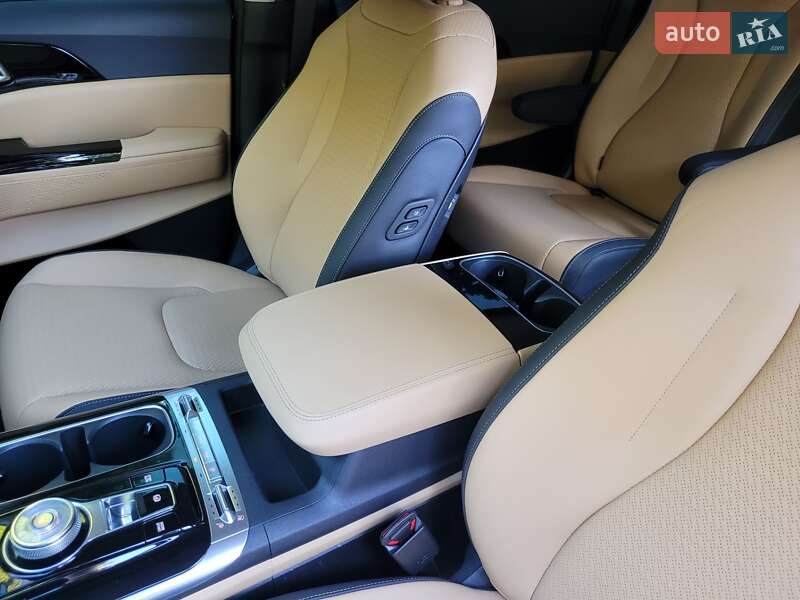 Мінівен Kia Carnival 2023 в Полтаві