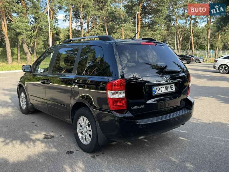 Мінівен Kia Carnival 2012 в Вінниці