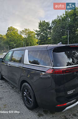 Минивэн Kia Carnival 2023 в 