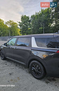 Минивэн Kia Carnival 2023 в 