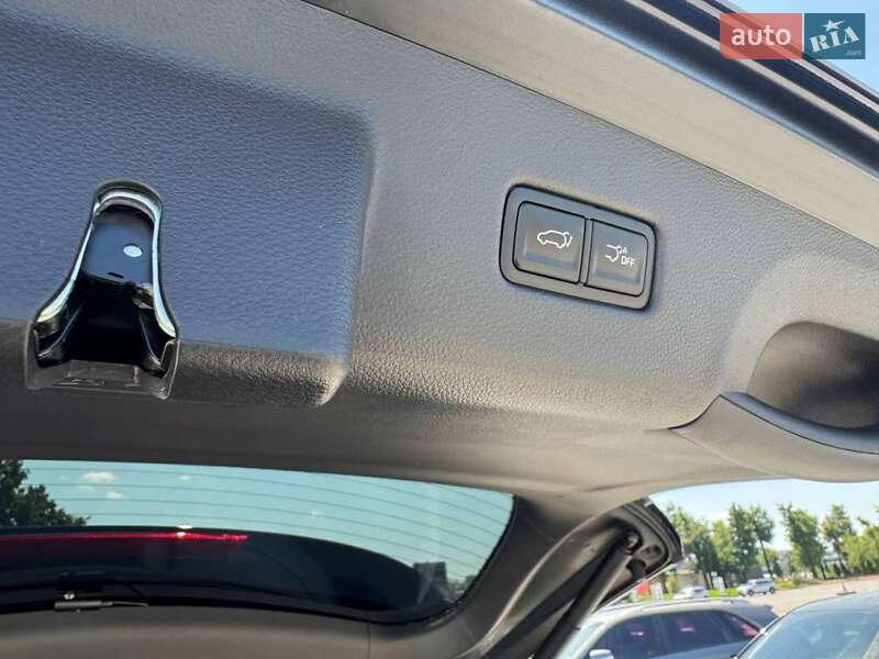 Минивэн Kia Carnival 2023 в Киеве