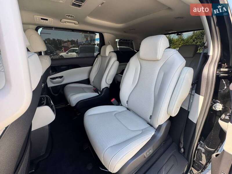 Минивэн Kia Carnival 2023 в Киеве