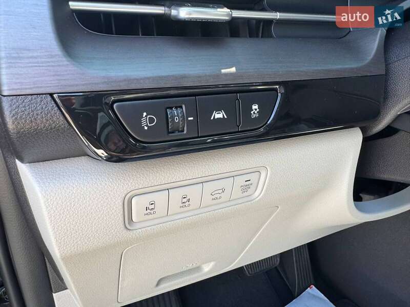 Минивэн Kia Carnival 2023 в Киеве