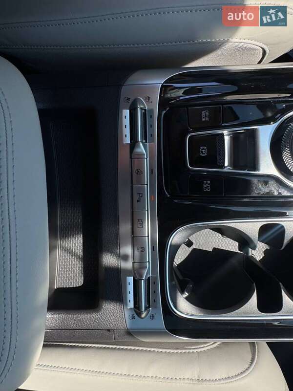 Минивэн Kia Carnival 2023 в Киеве