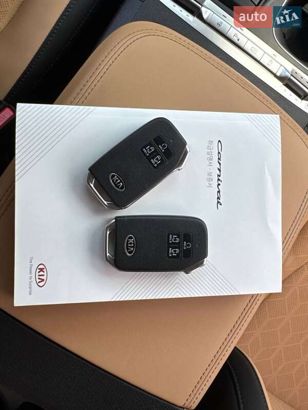 Мінівен Kia Carnival 2021 в Києві