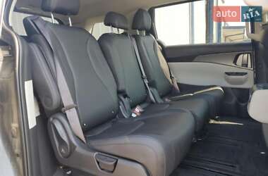 Минивэн Kia Carnival 2023 в 