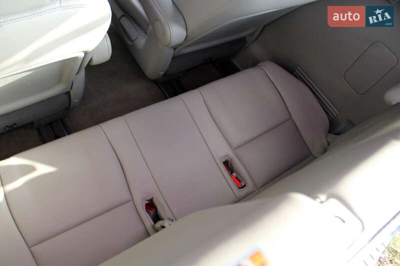 Минивэн Kia Carnival 2015 в Одессе