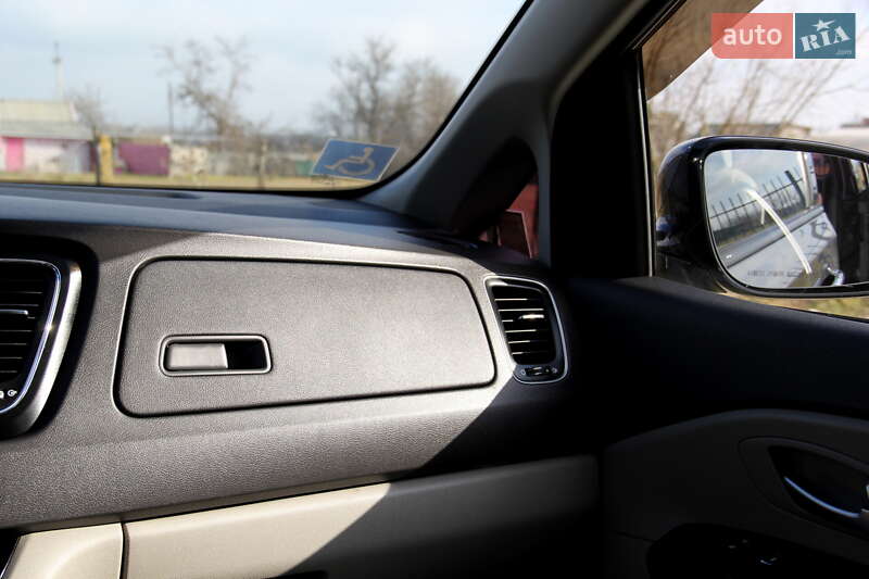 Минивэн Kia Carnival 2015 в Одессе