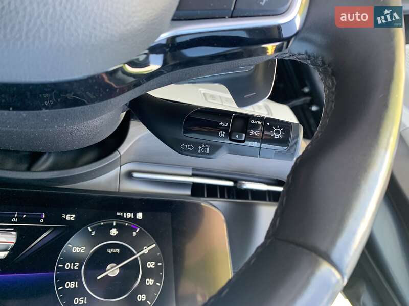 Мінівен Kia Carnival 2021 в Львові