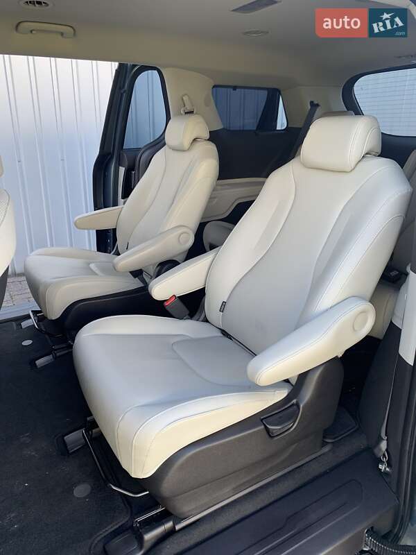 Мінівен Kia Carnival 2021 в Львові