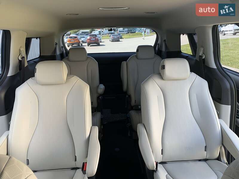 Мінівен Kia Carnival 2021 в Львові