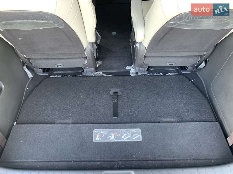 Мінівен Kia Carnival 2021 в Львові
