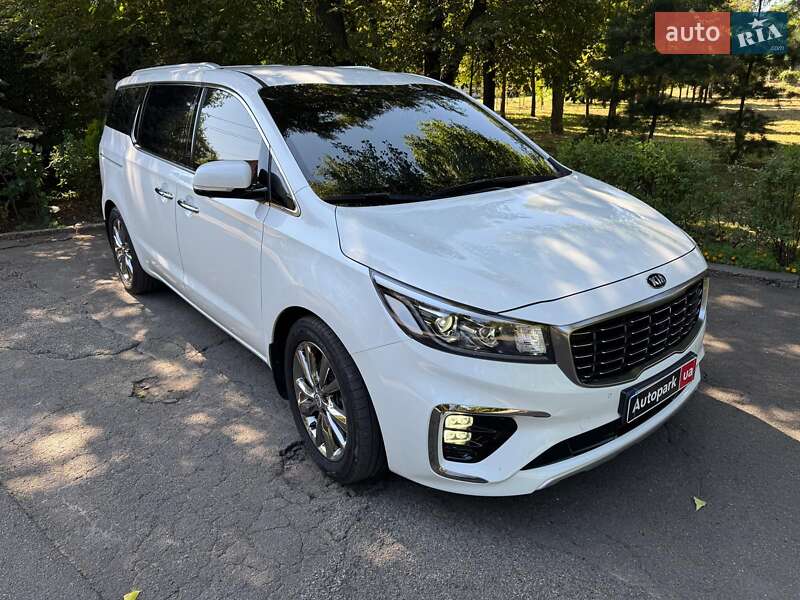 Минивэн Kia Carnival 2019 в Киеве