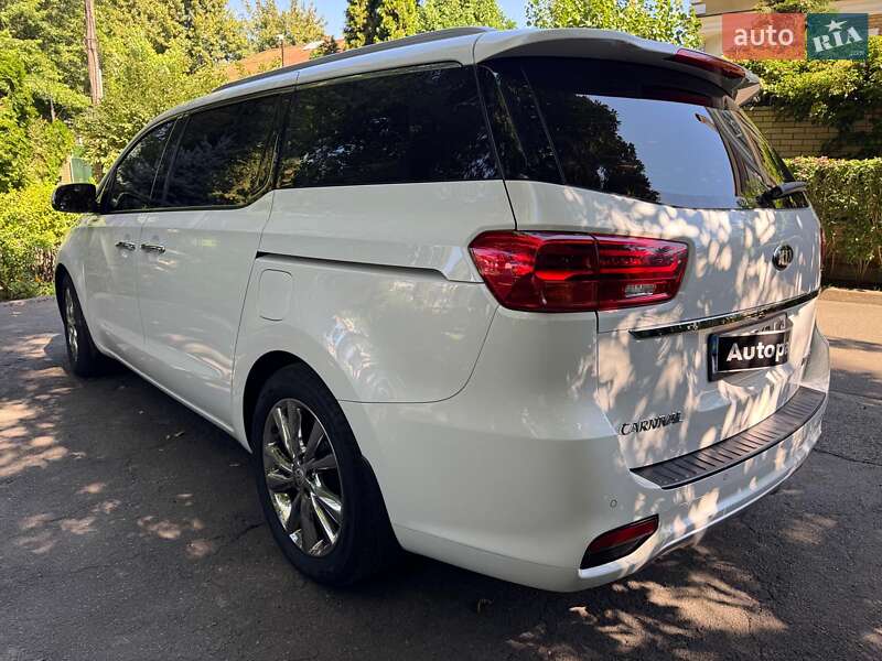 Минивэн Kia Carnival 2019 в Киеве