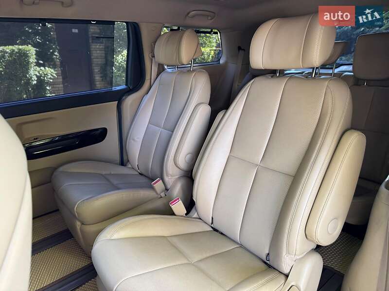 Минивэн Kia Carnival 2019 в Киеве