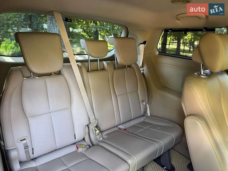 Минивэн Kia Carnival 2019 в Киеве