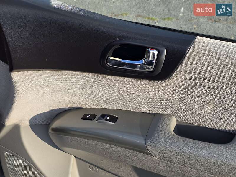 Минивэн Kia Carnival 2008 в Хмельницком