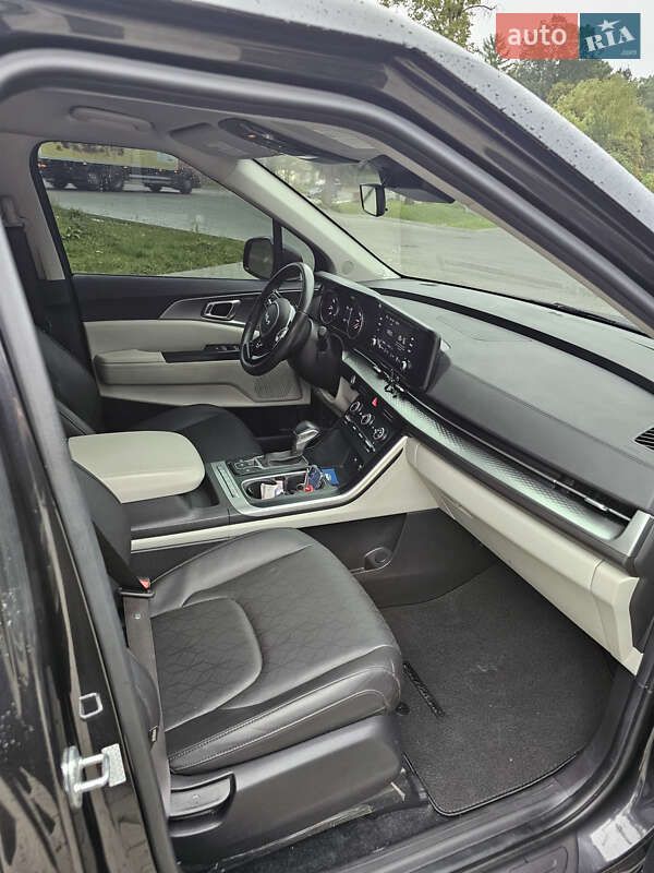 Мінівен Kia Carnival 2023 в Трускавці