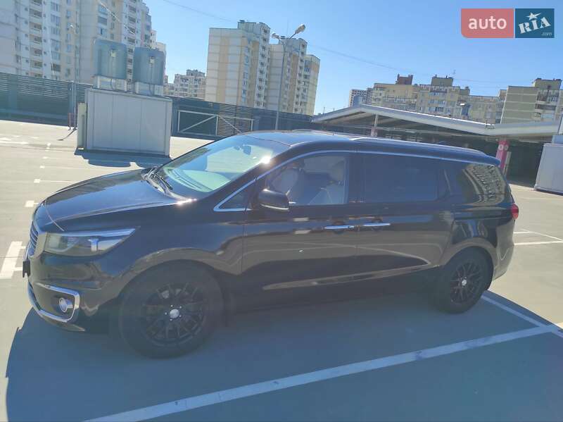Минивэн Kia Carnival 2018 в Киеве