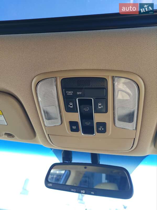 Минивэн Kia Carnival 2018 в Киеве