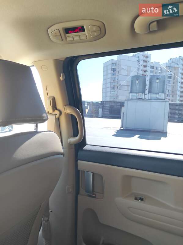 Минивэн Kia Carnival 2018 в Киеве