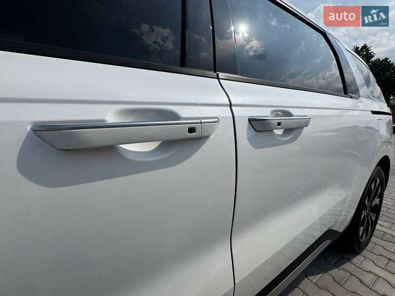 Минивэн Kia Carnival 2021 в Киеве