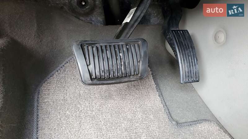 Мінівен Kia Carnival 2015 в Одесі фото 15 Мінівен Kia Carnival 2015 в Одесі