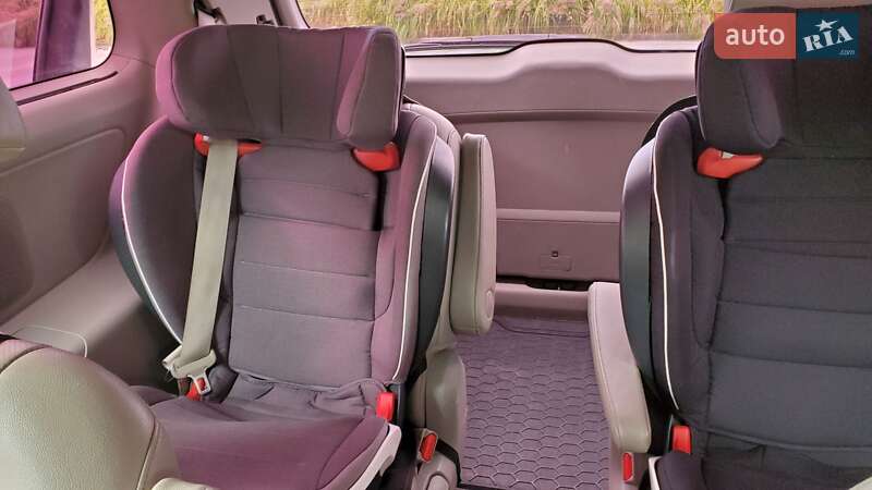 Мінівен Kia Carnival 2015 в Одесі фото 25 Мінівен Kia Carnival 2015 в Одесі