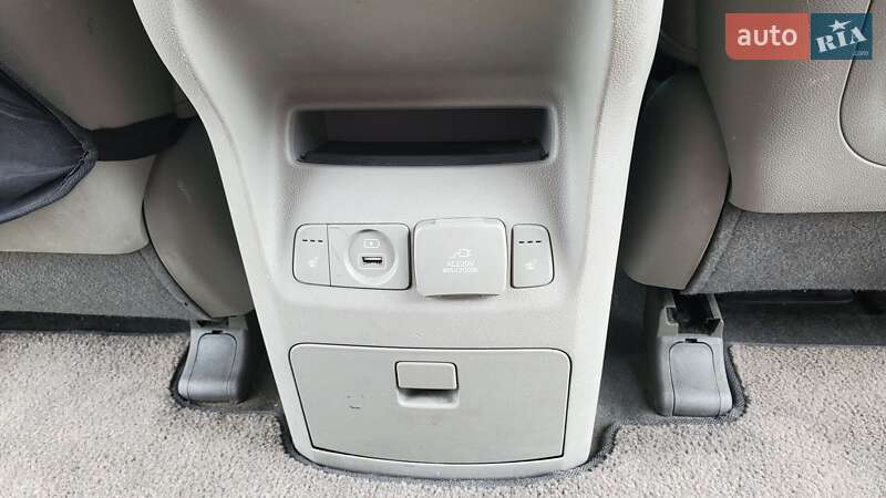 Мінівен Kia Carnival 2015 в Одесі фото 29 Мінівен Kia Carnival 2015 в Одесі