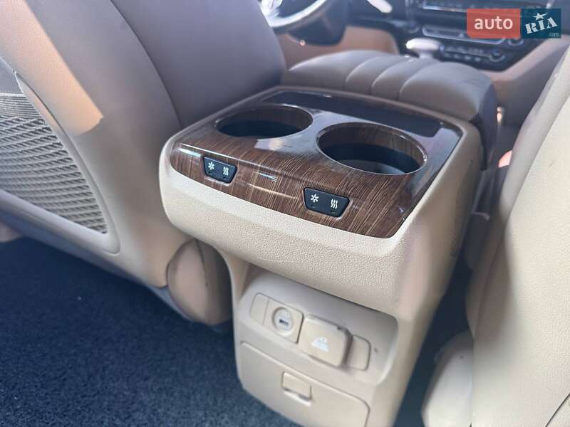 Минивэн Kia Carnival 2017 в Львове