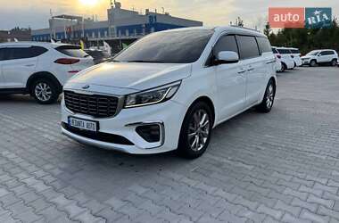 Минивэн Kia Carnival 2019 в Киеве