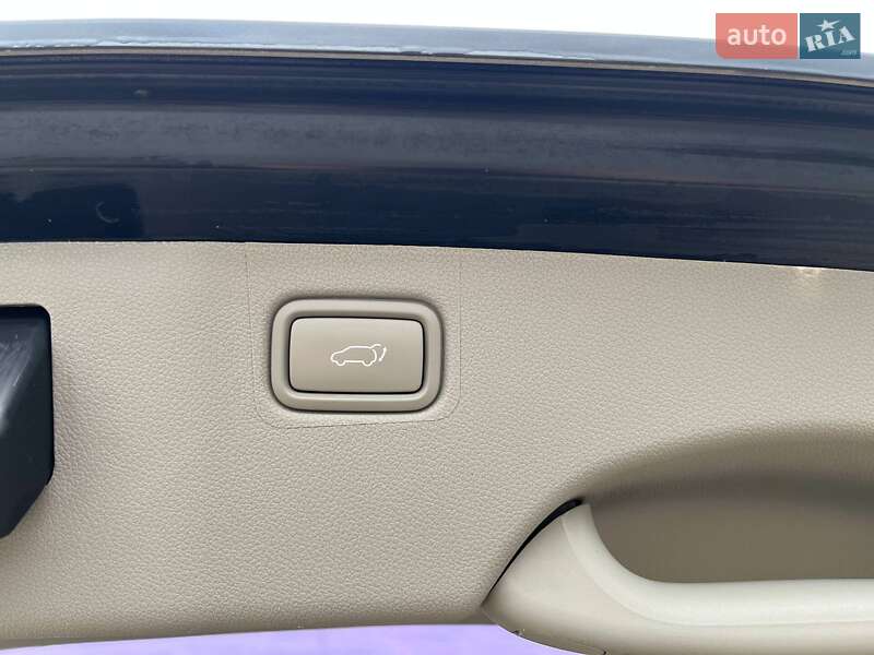 Мінівен Kia Carnival 2014 в Києві