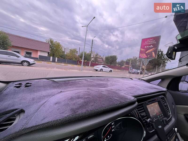 Мінівен Kia Carnival 2014 в Києві