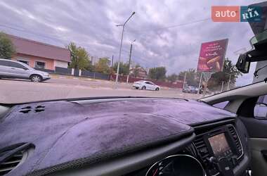 Мінівен Kia Carnival 2014 в 