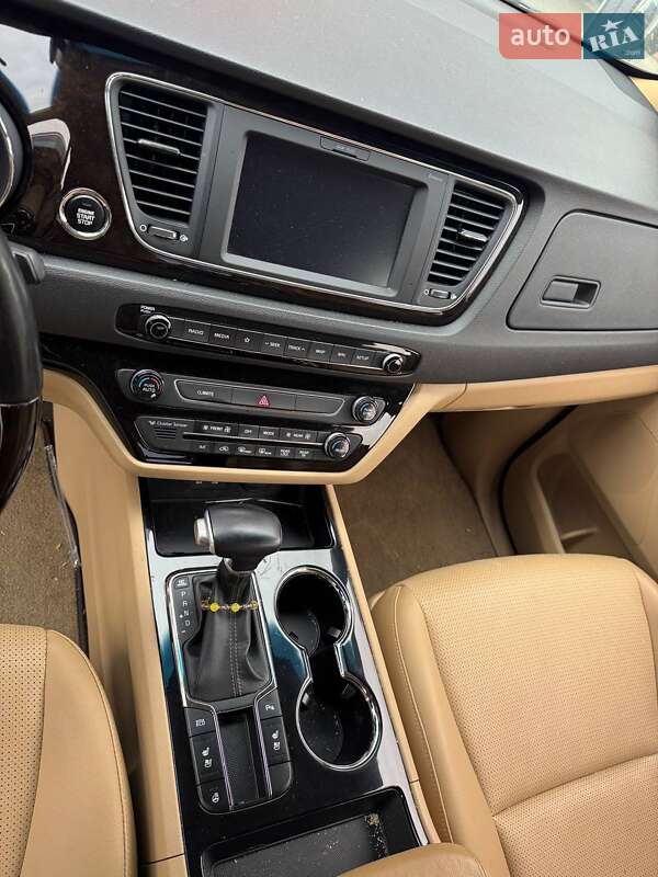 Минивэн Kia Carnival 2019 в Львове