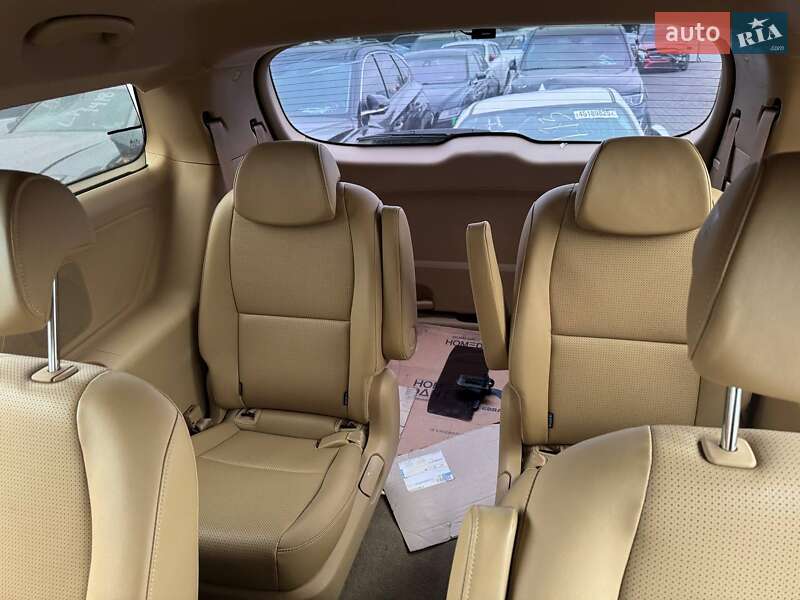 Минивэн Kia Carnival 2019 в Львове