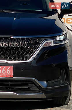 Минивэн Kia Carnival 2021 в 