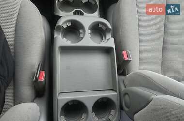 Минивэн Kia Carnival 2006 в 