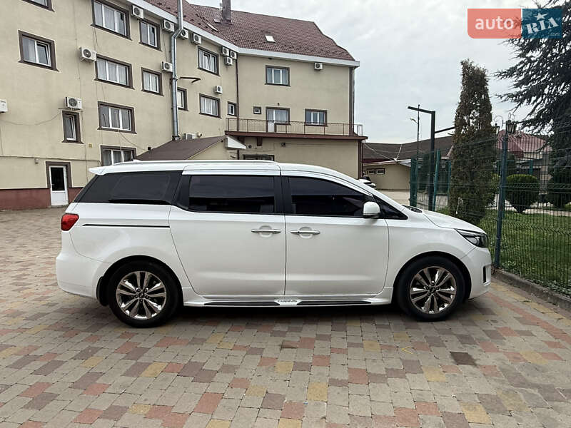 Минивэн Kia Carnival 2015 в Чопе фото 3 Минивэн Kia Carnival 2015 в Чопе