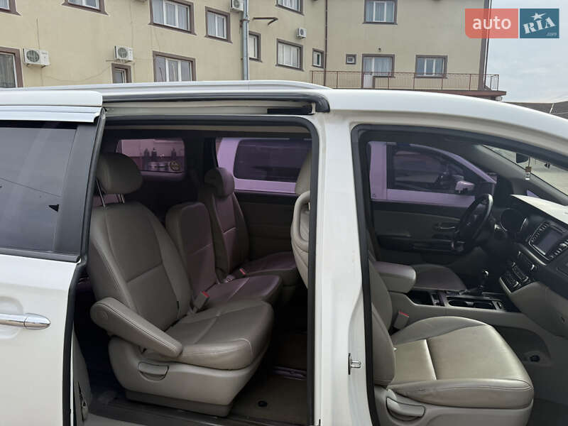 Минивэн Kia Carnival 2015 в Чопе фото 15 Минивэн Kia Carnival 2015 в Чопе