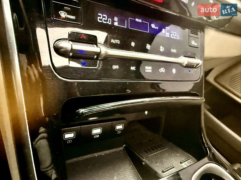 Мінівен Kia Carnival 2021 в Києві