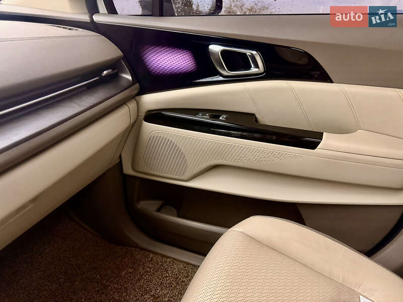 Мінівен Kia Carnival 2021 в Києві